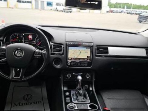 Used 2016 Volkswagen Touareg Sport AWD/4WD image 11
