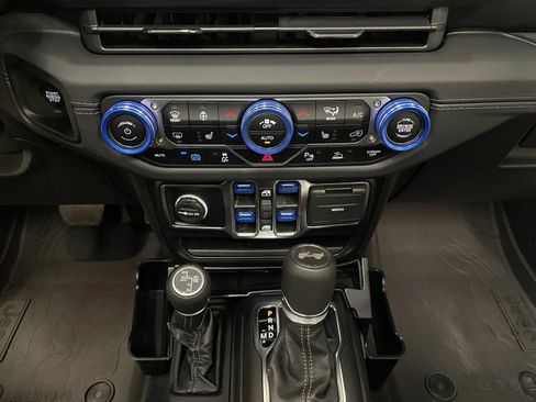 Used 2024 Jeep Wrangler High Altitude AWD/4WD image 33
