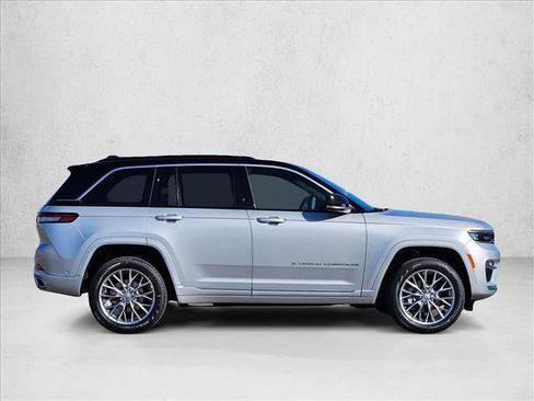 New 2025 Jeep Grand Cherokee Summit image 5