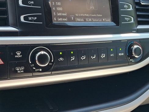 Used 2017 Toyota Highlander LE w/ Protection Package #3 AWD/4WD image 18