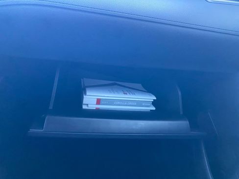 Used 2024 Toyota Corolla Cross XLE image 27