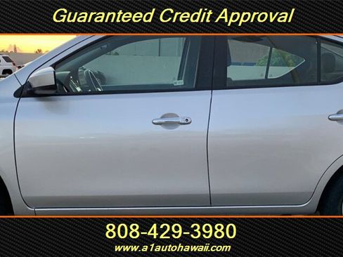 Used 2018 Nissan Versa SV image 2