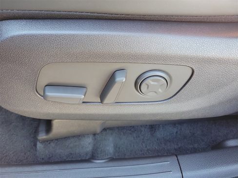 New 2026 Kia Carnival EX image 24