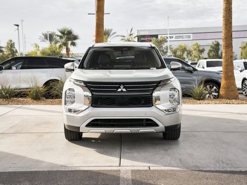 Used 2024 Mitsubishi Outlander SE image 6