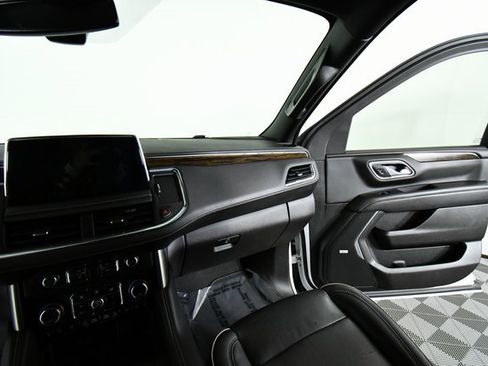 Used 2021 Chevrolet Suburban Premier image 20