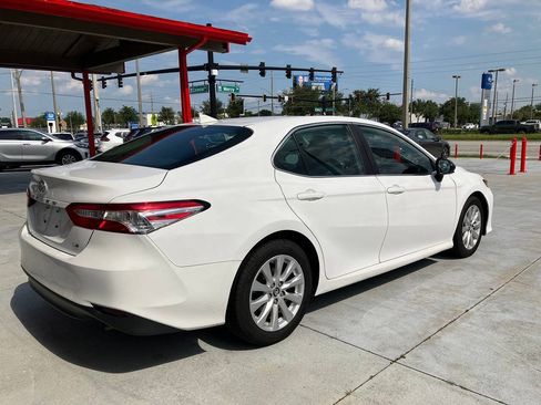 Used 2019 Toyota Camry LE FWD image 12