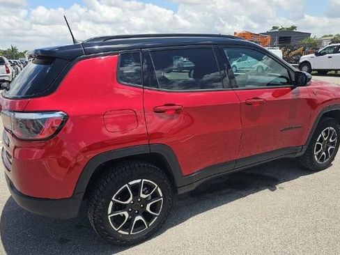 Used 2025 Jeep Compass Trailhawk AWD/4WD image 3
