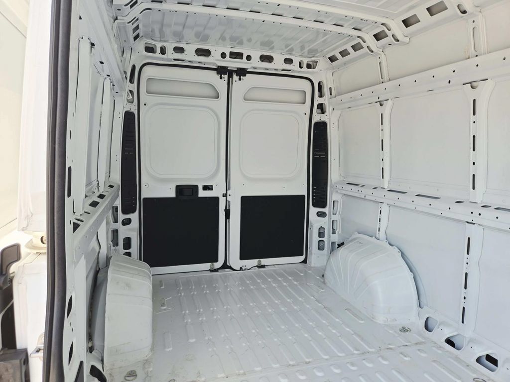 Used 2026 RAM ProMaster 2500 w/ Convenience Group FWD image 14