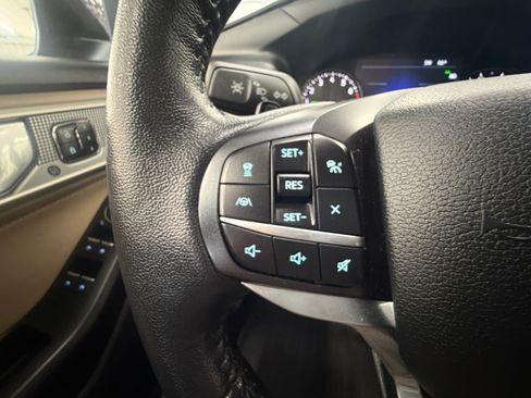 Used 2020 Ford Explorer Limited w/ Hybrid Equipment Group 310A AWD/4WD image 17