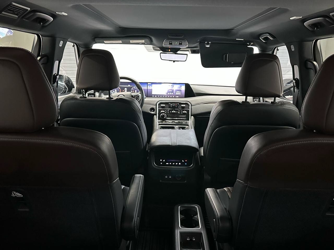 Used 2025 Nissan Armada Platinum w/ Convenience Package RWD image 19