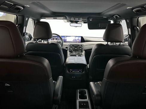 Used 2025 Nissan Armada Platinum w/ Convenience Package RWD image 19