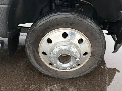 Used 2017 Ford F550 XL image 3