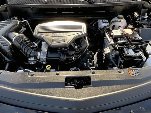 Used 2024 Cadillac XT6 Premium Luxury image 10