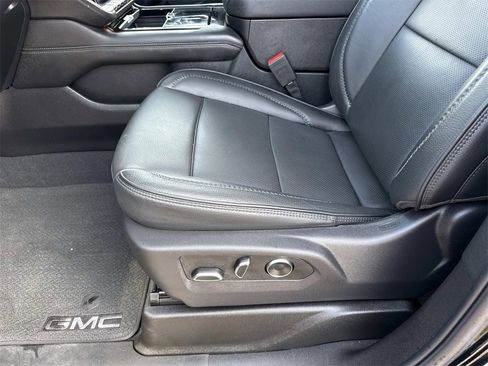Used 2025 GMC Yukon Denali image 10