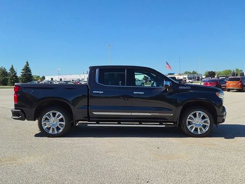 Used 2022 Chevrolet Silverado 1500 High Country w/ High Country Premium Package AWD/4WD image 4