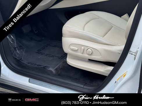 Used 2023 Buick Enclave Essence image 22