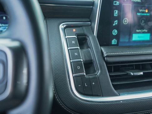 Used 2023 Chevrolet Suburban Premier image 23