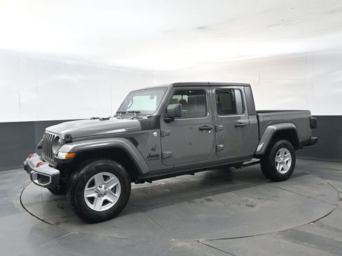 Used 2021 Jeep Gladiator Sport image 2