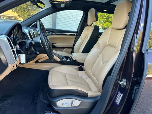 Used 2014 Porsche Cayenne Platinum Edition image 14