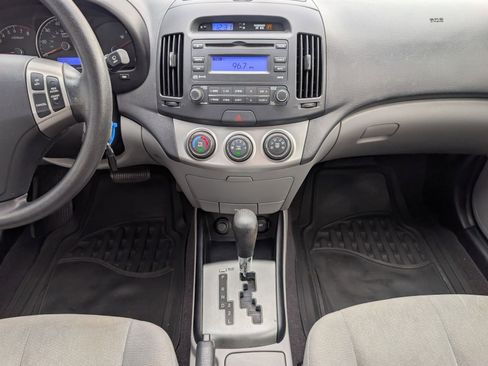 Used 2010 Hyundai Elantra GLS FWD image 7