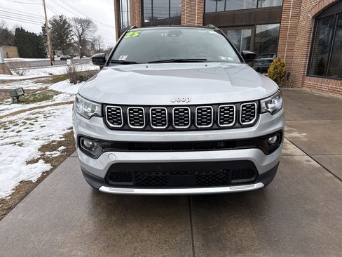 Used 2025 Jeep Compass Limited image 9