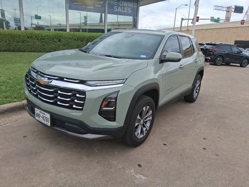 Used 2025 Chevrolet Equinox LT FWD image 2