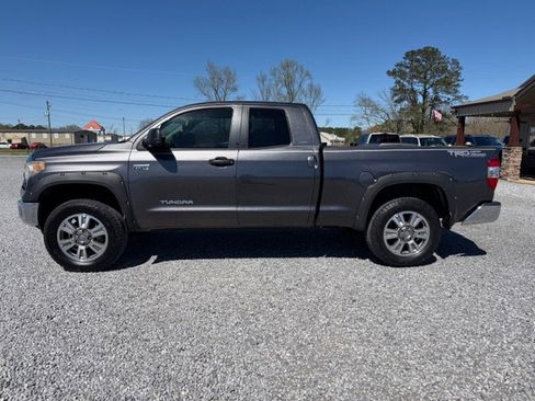 Used 2018 Toyota Tundra SR5 image 2