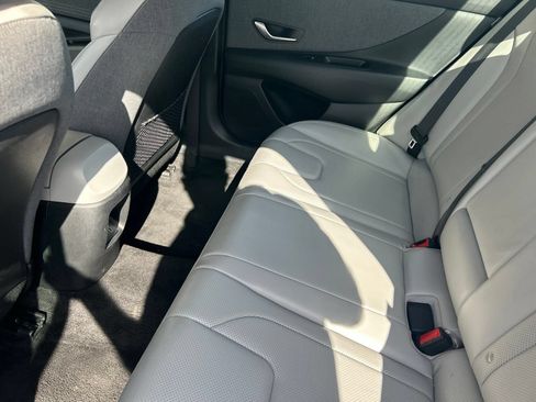Used 2025 Hyundai Elantra Limited FWD image 14