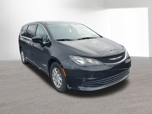 Used 2020 Chrysler Voyager LX w/ Cold Weather Group image 12