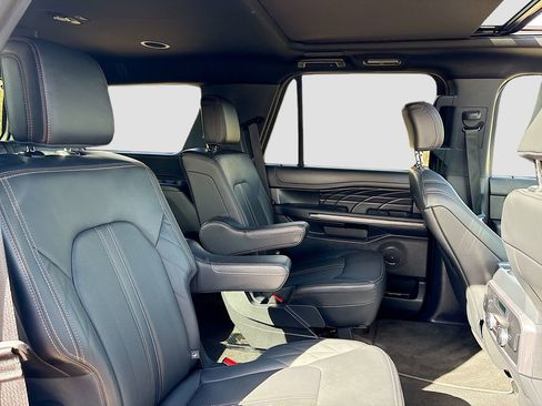 Used 2024 Ford Expedition Platinum image 30