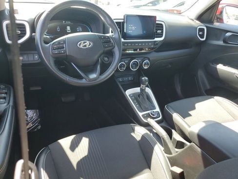 Certified 2023 Hyundai Venue Limited FWD image 9
