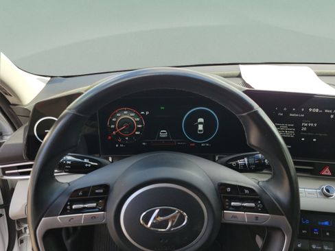 Used 2022 Hyundai Elantra Limited FWD image 15