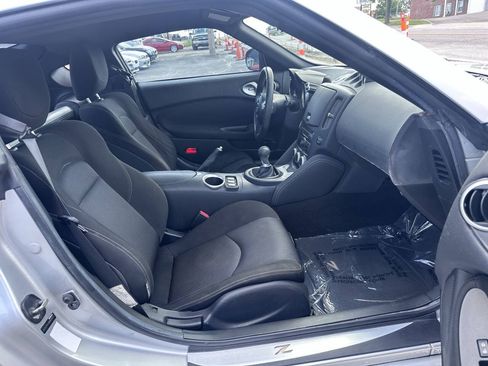 Used 2009 Nissan 370Z Coupe w/ Sport Pkg RWD image 9