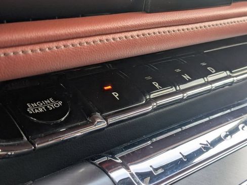 Used 2025 Lincoln Aviator Reserve w/ Equipment Group 201A AWD/4WD image 14