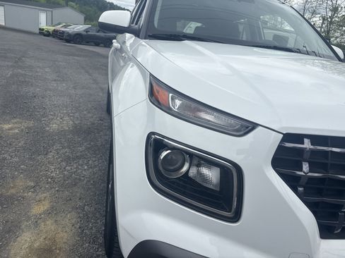 Used 2024 Hyundai Venue SEL FWD image 10