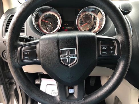 Used 2014 Dodge Grand Caravan SXT FWD image 12