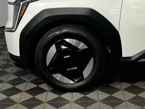 Used 2024 Kia EV9 Wind image 12