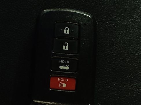 Used 2015 Toyota Camry XLE image 32