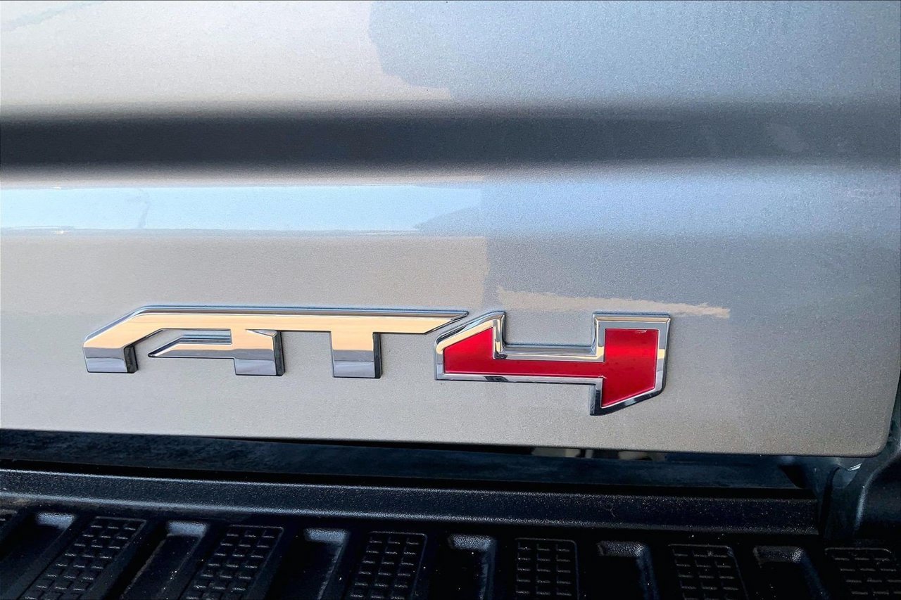 Used 2024 GMC Sierra 2500 AT4 w/ AT4 Premium Plus Package AWD/4WD image 7