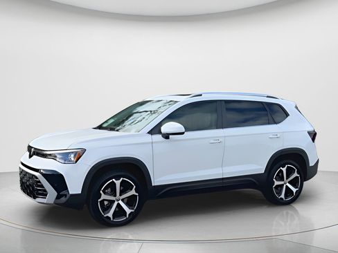 New 2026 Volkswagen Taos SEL image 4