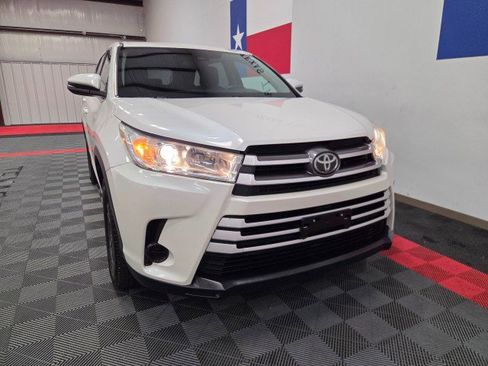 Used 2019 Toyota Highlander LE image 19