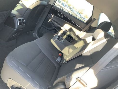 Used 2020 Kia Sorento LX image 10