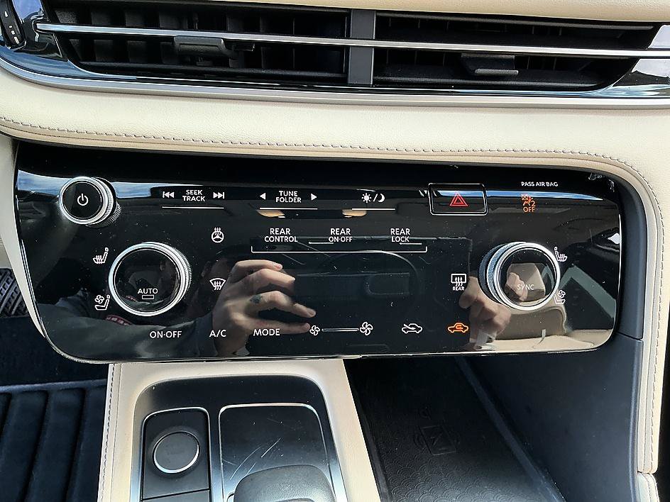 Used 2025 INFINITI QX60 Luxe FWD image 19