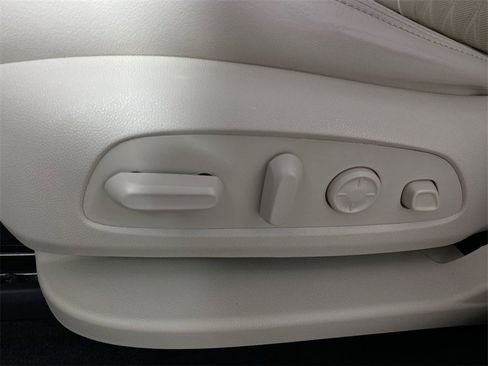 Used 2022 Buick Enclave Avenir w/ Avenir Technology Package image 12