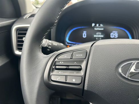 Certified 2024 Hyundai Venue SEL image 17