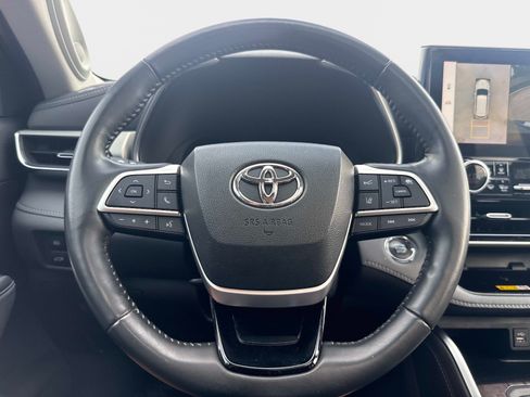 Used 2023 Toyota Highlander Platinum FWD image 29