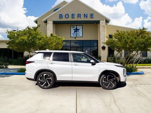 Used 2023 Mitsubishi Outlander SE image 6