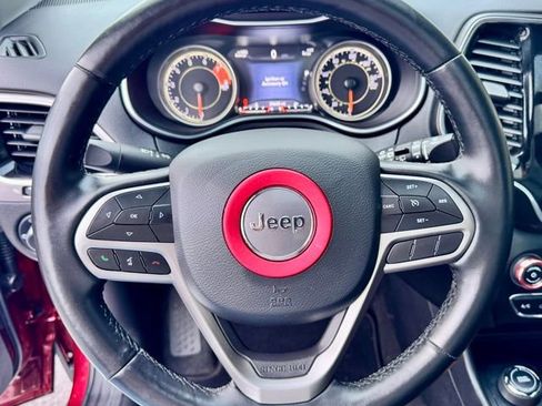 Used 2020 Jeep Cherokee Limited image 11
