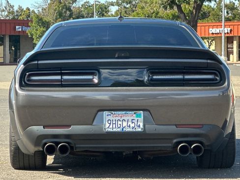 Used 2018 Dodge Challenger SRT Hellcat RWD image 4