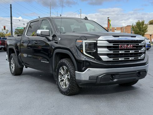 Used 2022 GMC Sierra 1500 SLE image 2